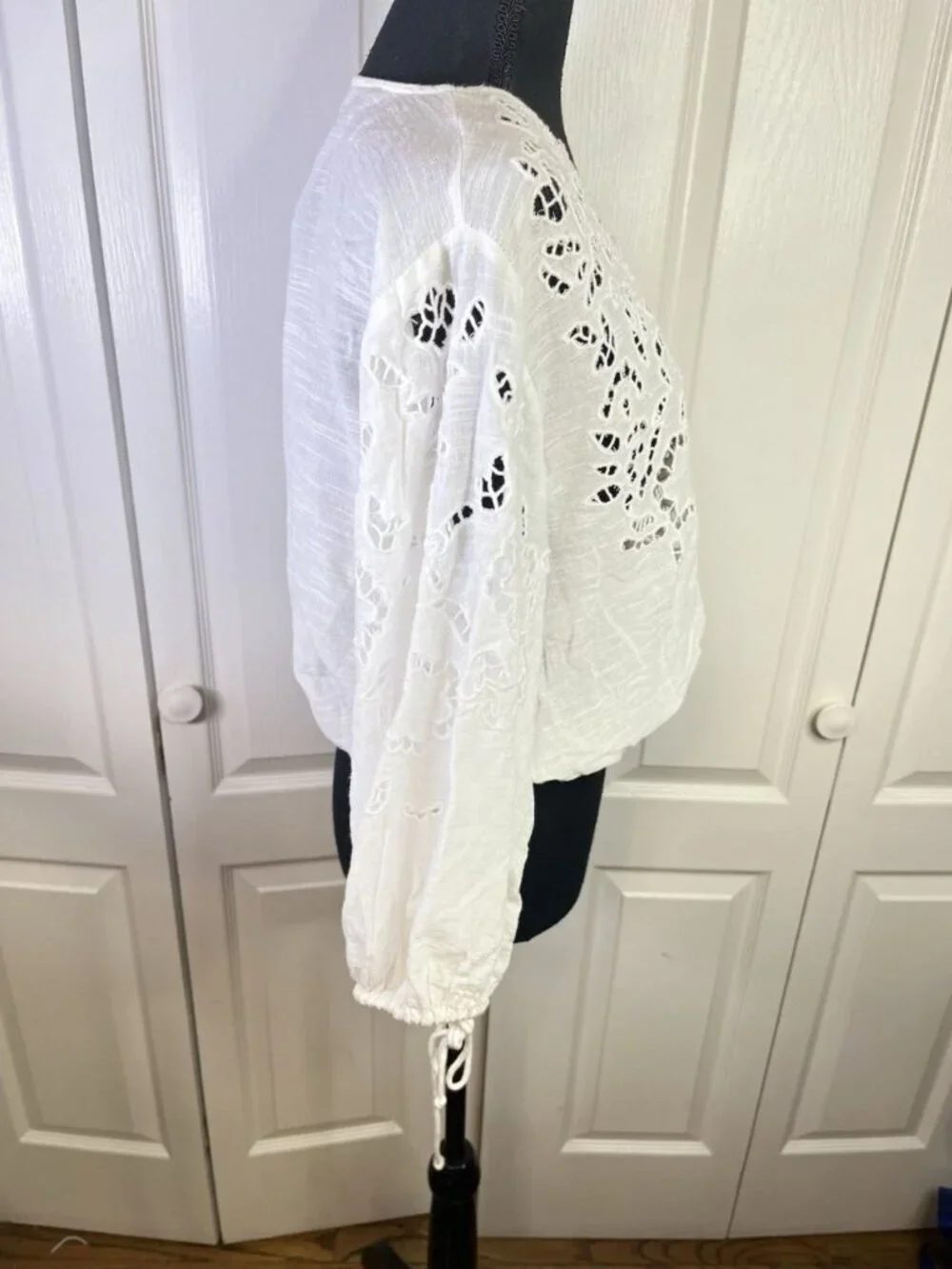 Zara Lace Eyelet Sz XS Embroider Crop Boho Cottagecore Openwork Deep V Tie Cuff